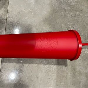 Starbucks EUC RARE 2016 Matte Red Soft
Touch Venti 24oz Tumbler